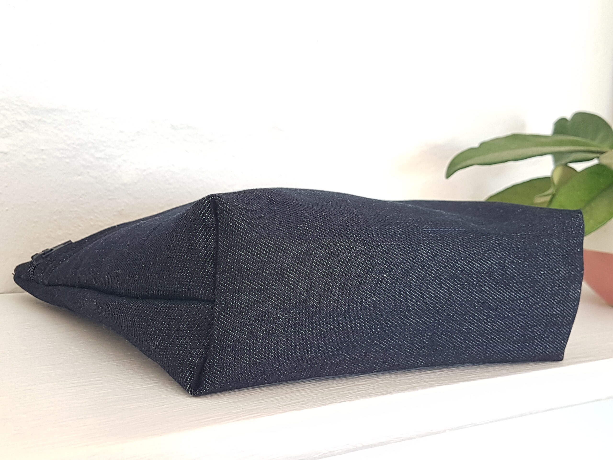 Denim cosmetic bag with base - Image 4