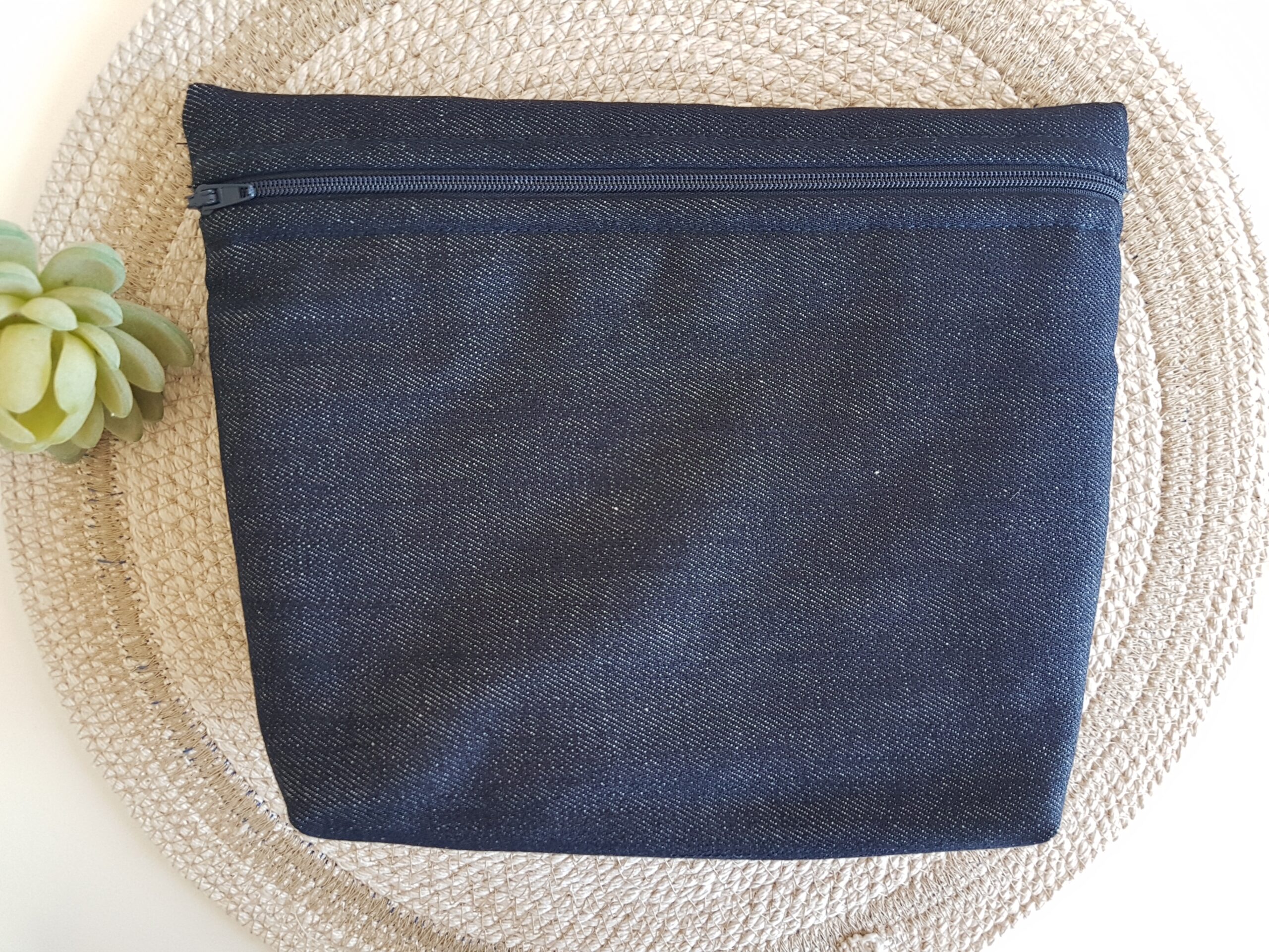 Denim cosmetic bag with base - Image 3
